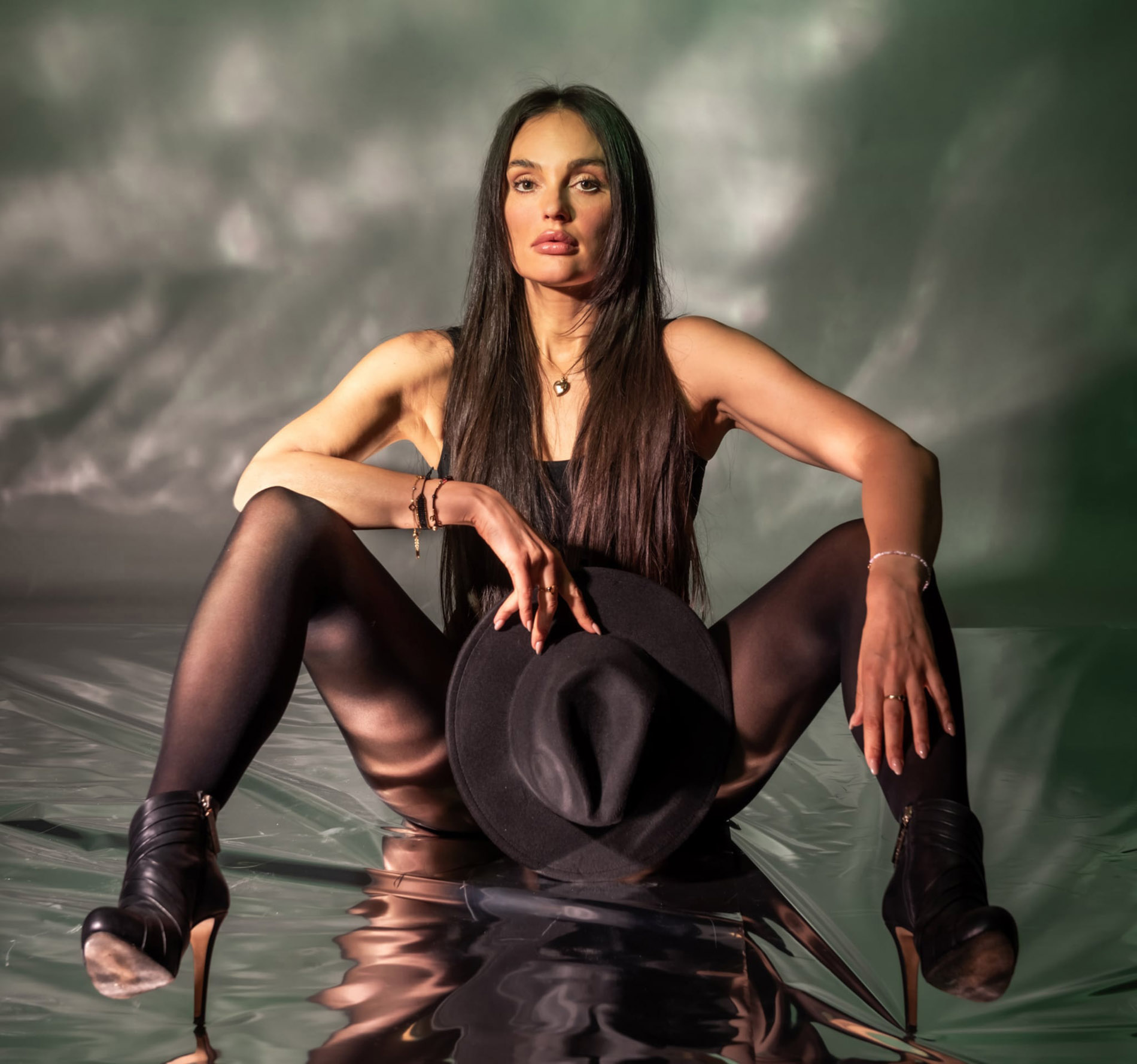 2602-You can leave your hat on_